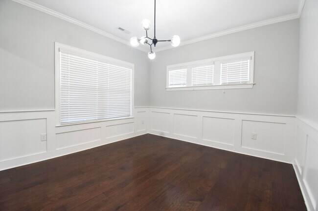 Building Photo - Three Story 5 Bedroom 3.5 Bath in Anderson...