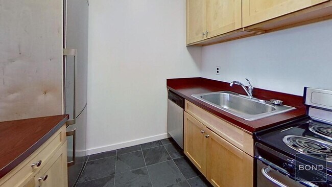 Foto del edificio - 402 E 83rd St