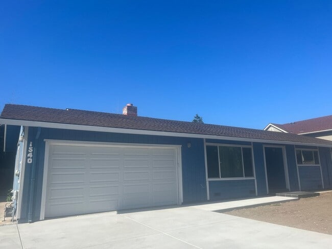 Building Photo - Live Oak Spacious and Upgraded 4 Bedroom 2...
