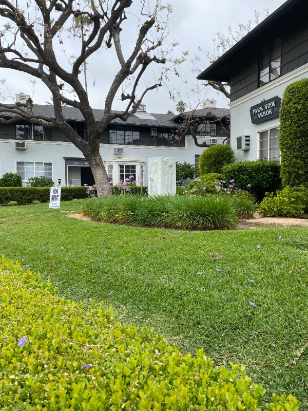Foto del edificio - 1776 Grevelia St