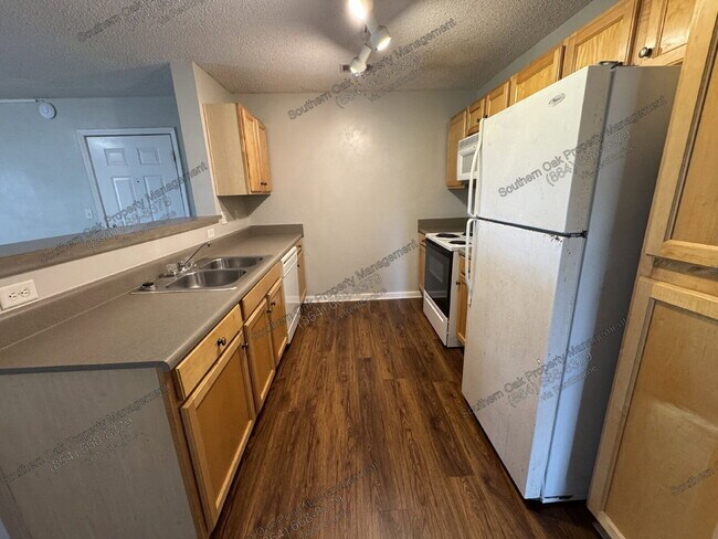 Foto del edificio - 1123 Harts Ridge Dr