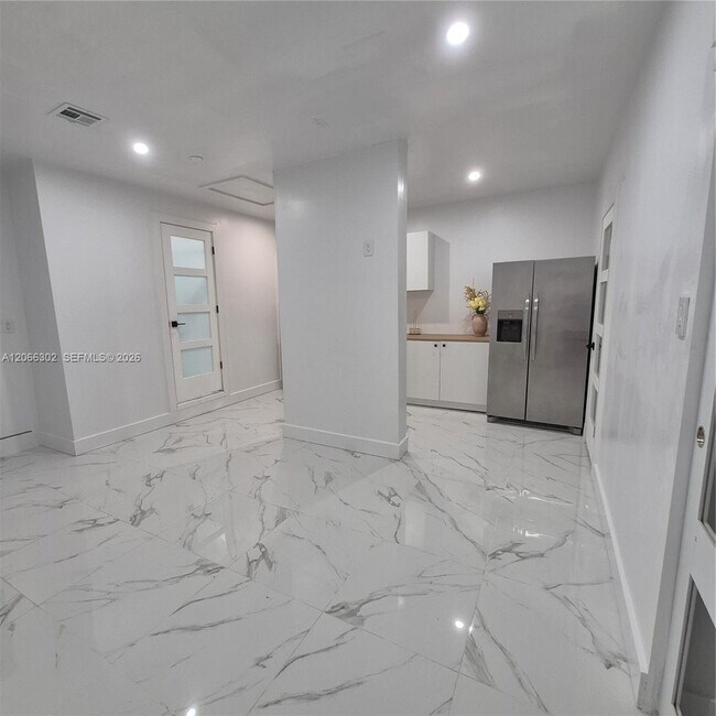 Foto del edificio - 8220 NW 199th St