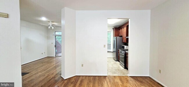 Foto del edificio - 75 Ashford Dr