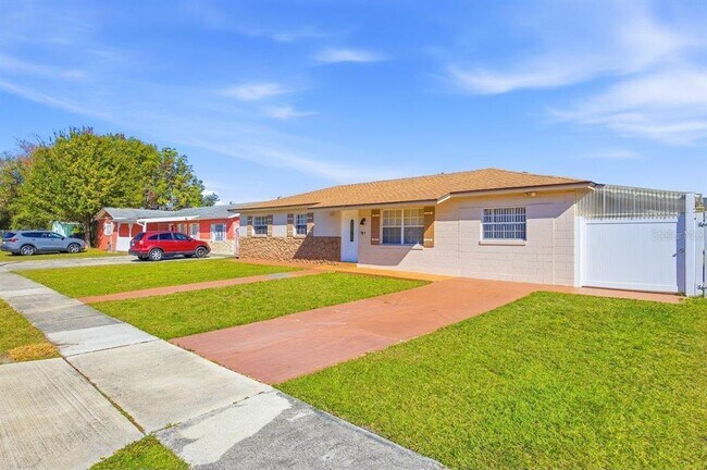 Foto del edificio - 5681 Tulip Ave