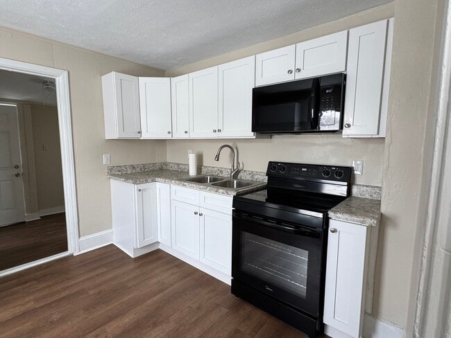 Building Photo - 207 W Mill St