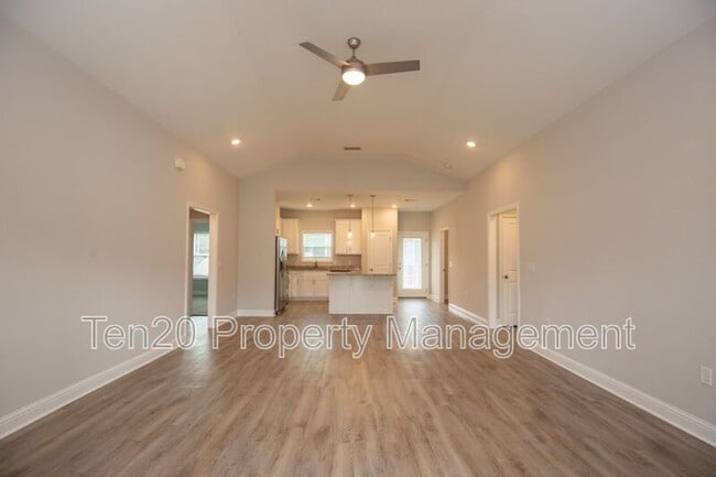 Building Photo - 30 Vineyard Dr