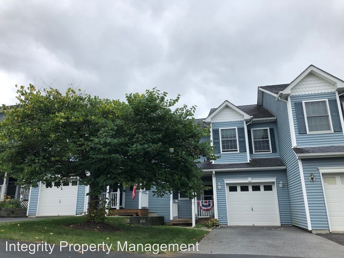 3 br, 2.5 bath House 258 Pinebrook Dr House Rental in Hyde Park, NY