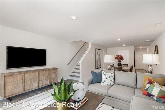 Building Photo - 3 br, 2.5 bath House - 5004 Jayden Dr.
