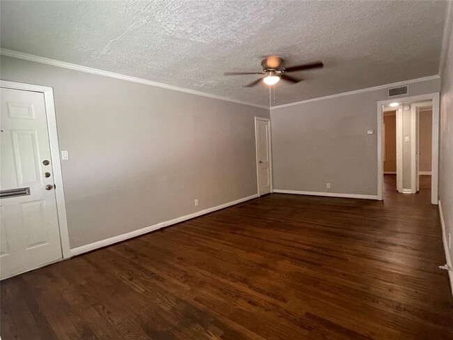 Building Photo - 2327 Branard St