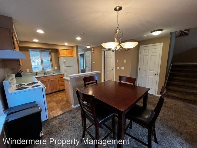 Building Photo - 3 br, 3 bath House - 4701 NW Walgren Dr Un...