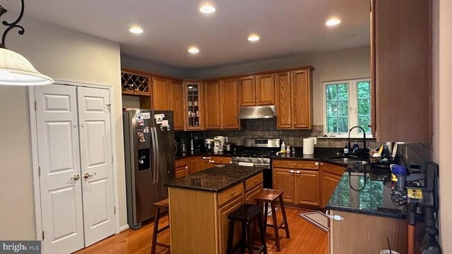 Building Photo - 7567 Lindberg Dr