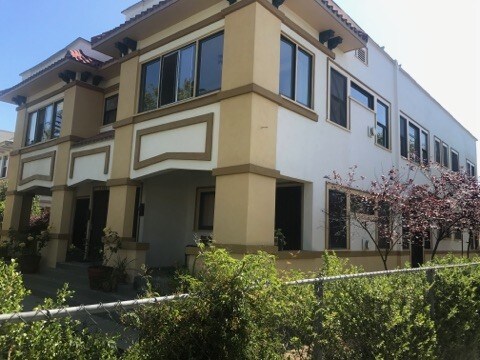 Side view - 2703 Kenwood Ave