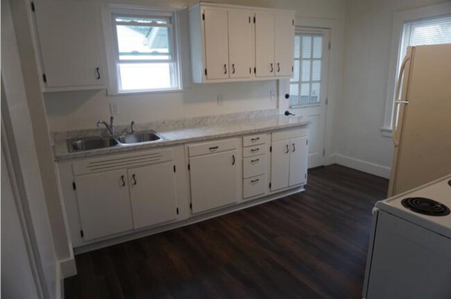 Foto del edificio - 1383 E Hudson St