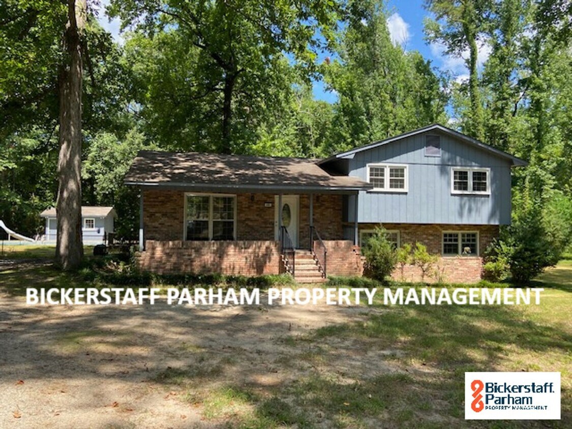Primary Photo - Welcome to this spacious 4 bedroom, 3 bath...