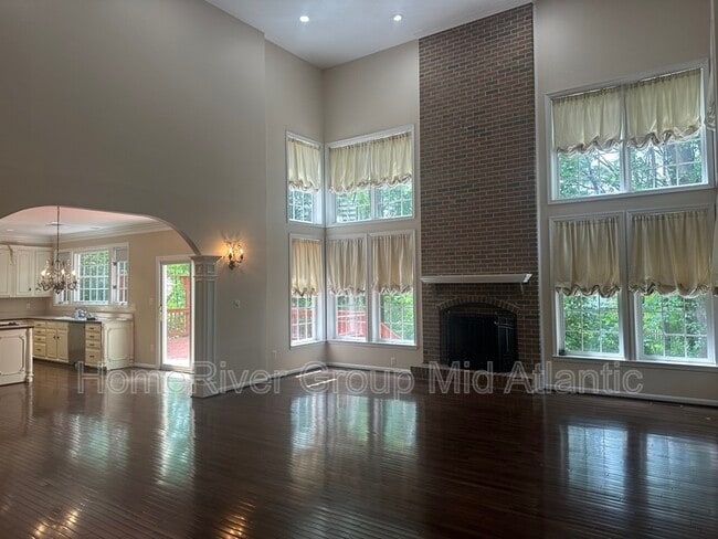 Foto del edificio - 8308 Holly Haven Ln