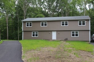 Building Photo - 48 Colonial Way