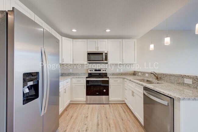 Building Photo - Live in Style! 3-Bed Northgate Villa w/ Views – 50% Off First Month!