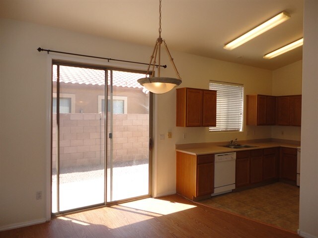 Foto del edificio - 8953 E Capri Ave