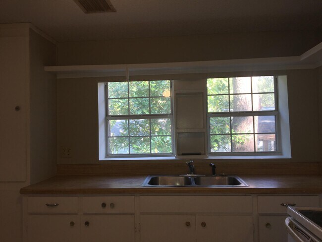 Building Photo - 112 Cooksey Ave