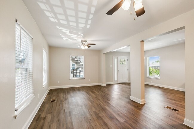 Photo - 2084-2086NRoch Apartment