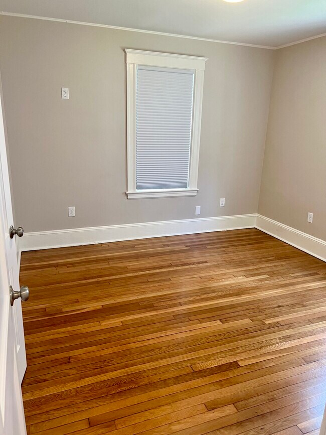 Building Photo - 12 Richview St