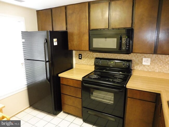 Foto del edificio - 9633 Brassie Way