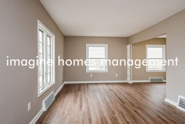 Building Photo - 158 Brookfield Rd