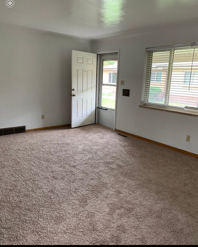 Large Living Room - 4605 Otis St