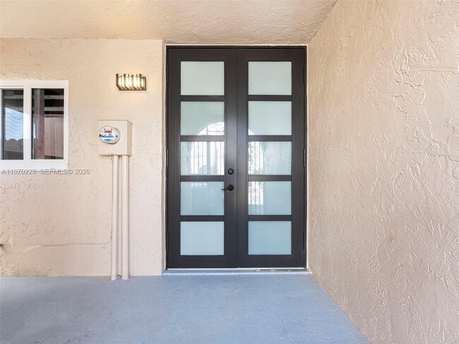 Building Photo - 1096 W 42nd Pl