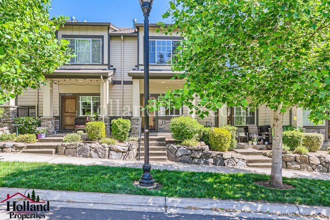 Building Photo - Beautiful and Charming 2 Bed 2 Bath in Win...