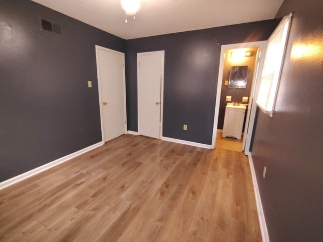 Photo - 587 Hillbrook Dr House