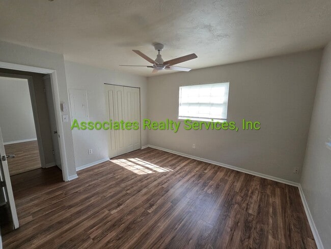 Building Photo - Home in Lake Ridge available mid summer!  ...