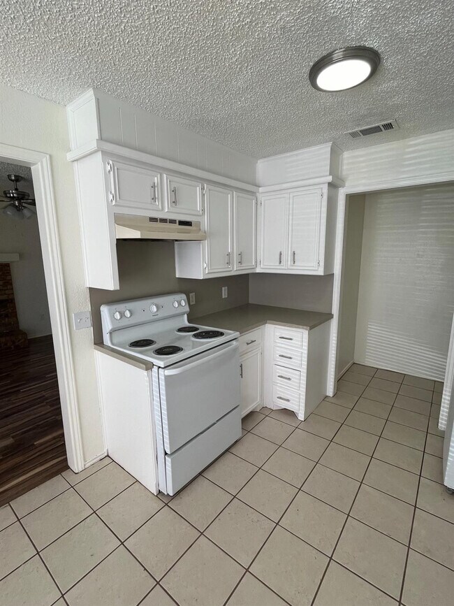 Foto del edificio - 9610 Elmwood Ave