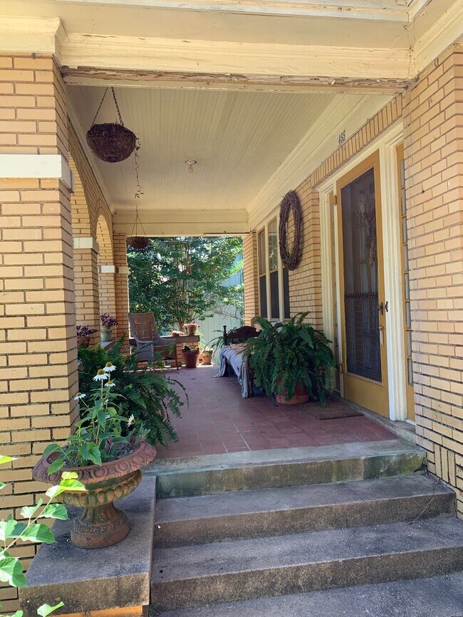 Building Photo - 3BR home in the center of Normaltown
