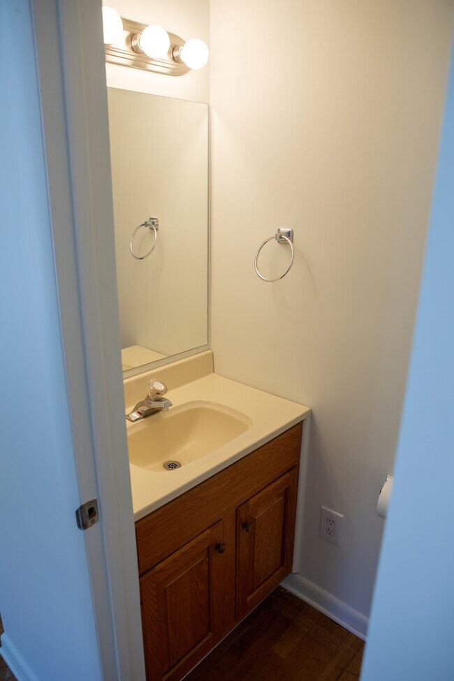 1er piso de tocador 1 - 235 Princess Ave