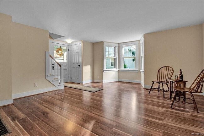 Building Photo - 368 Oakwood Ave