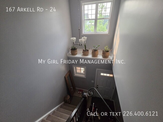 Photo du bâtiment - Beautifully Maintained Townhome!