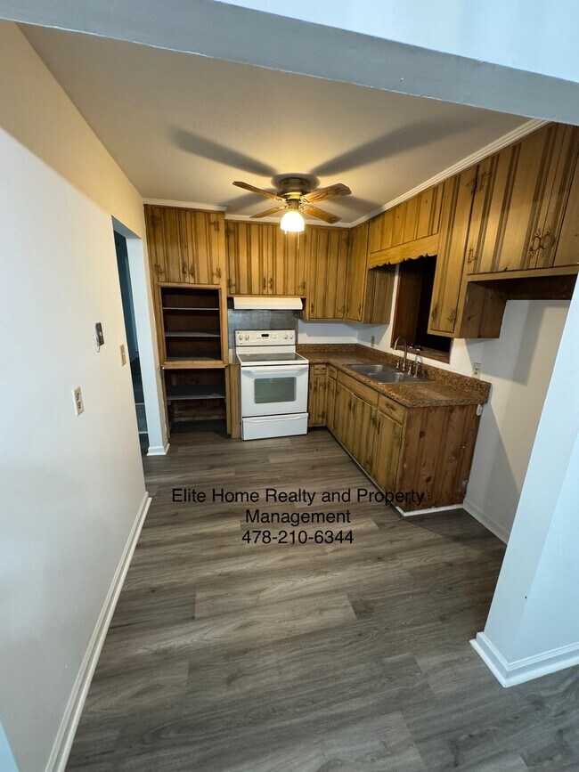 Building Photo - 1700 Winston Dr