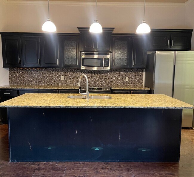 Building Photo - Amazing 3 Bedroom Home in Shallowater!
