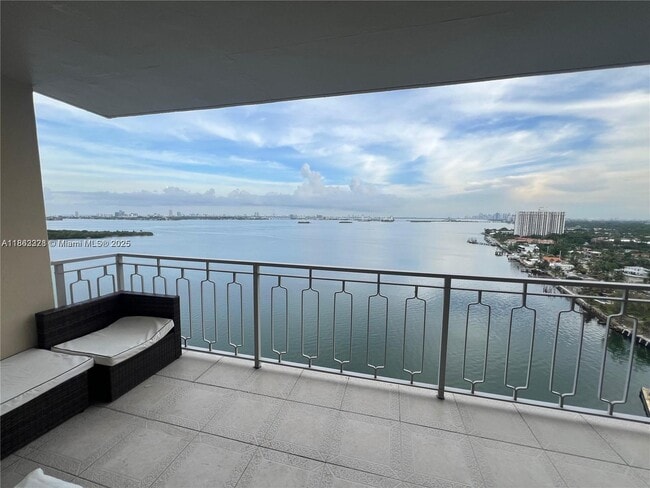 Building Photo - 11111 Biscayne Blvd