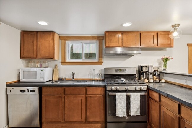 Photo - Georgetown Vibe, Modern Lines! House