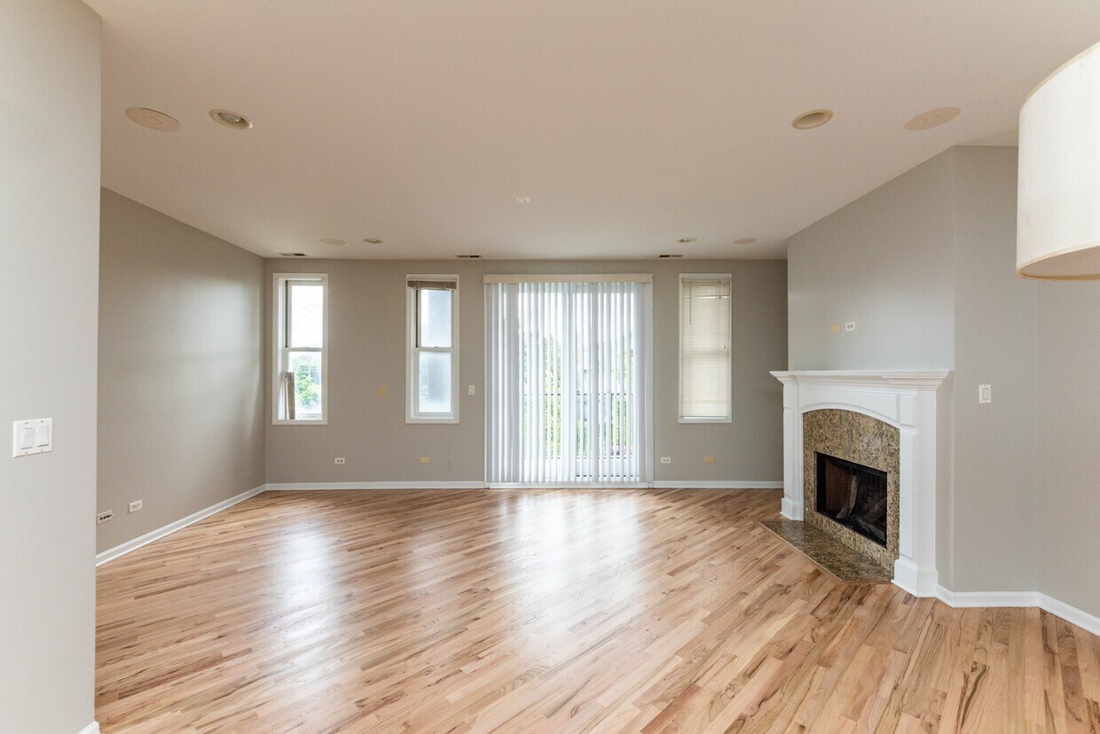 Primary Photo - 2130 W Touhy Ave
