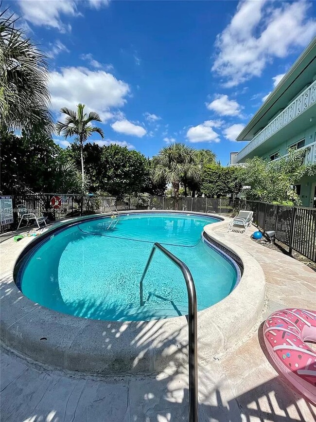 Foto del edificio - Nice Apartment in Hallandale Beach