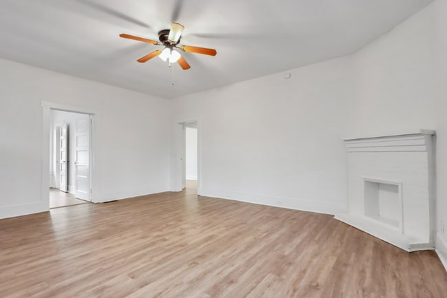 Foto del edificio - 591 E Cherry St