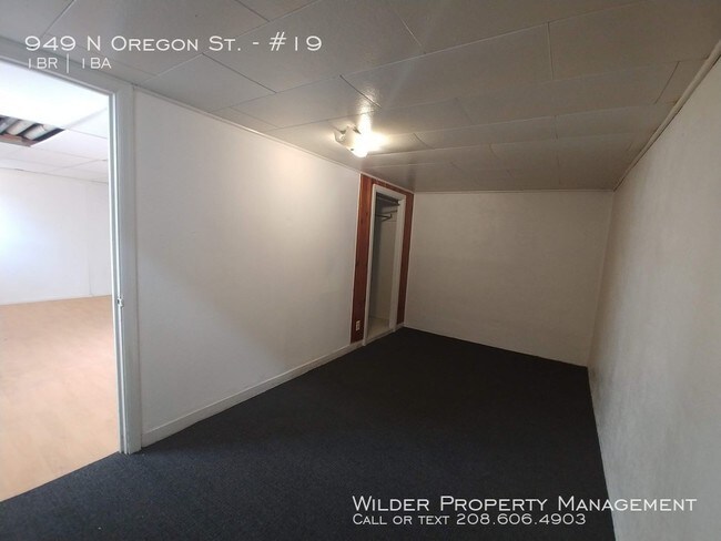 Building Photo - 949 N Oregon St