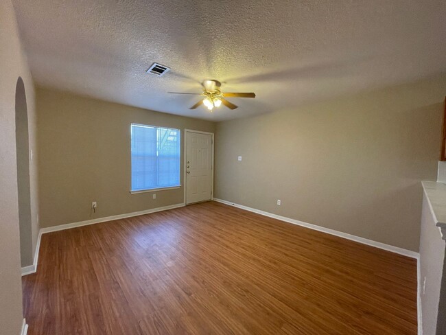 Foto del edificio - 1403 Dugger Cir