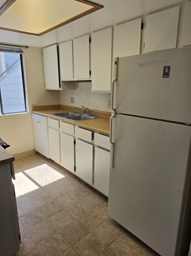 Building Photo - 17054 E Tennessee Dr