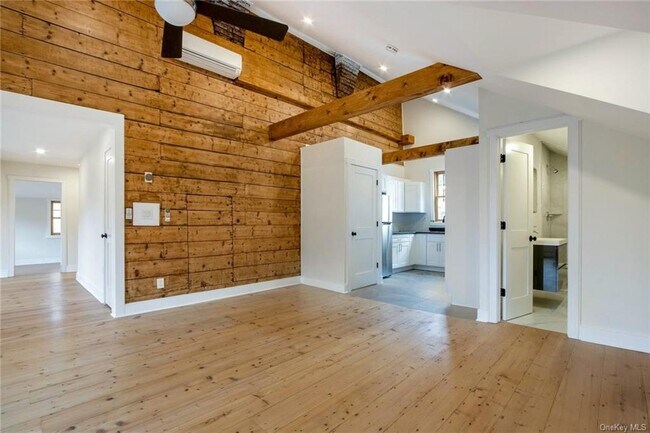 Foto del edificio - 73 Clubhouse Rd