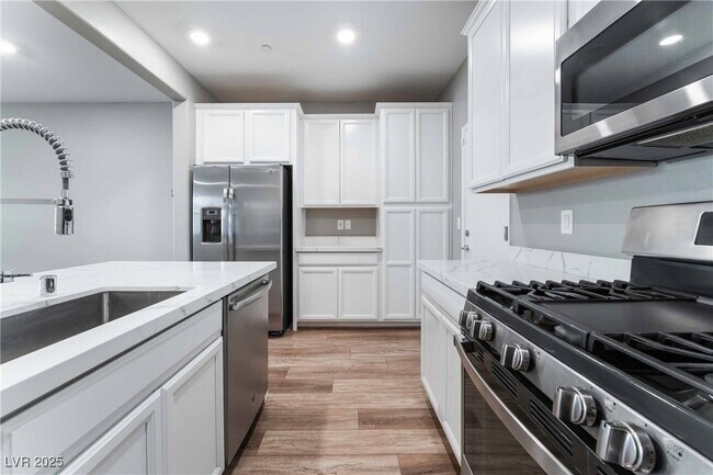 Foto del edificio - 25 Alamere Falls Dr