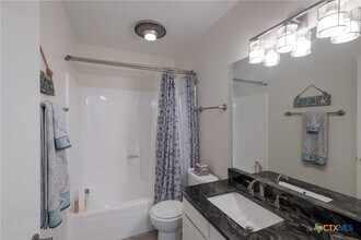 Building Photo - 1135 Parkview Dr